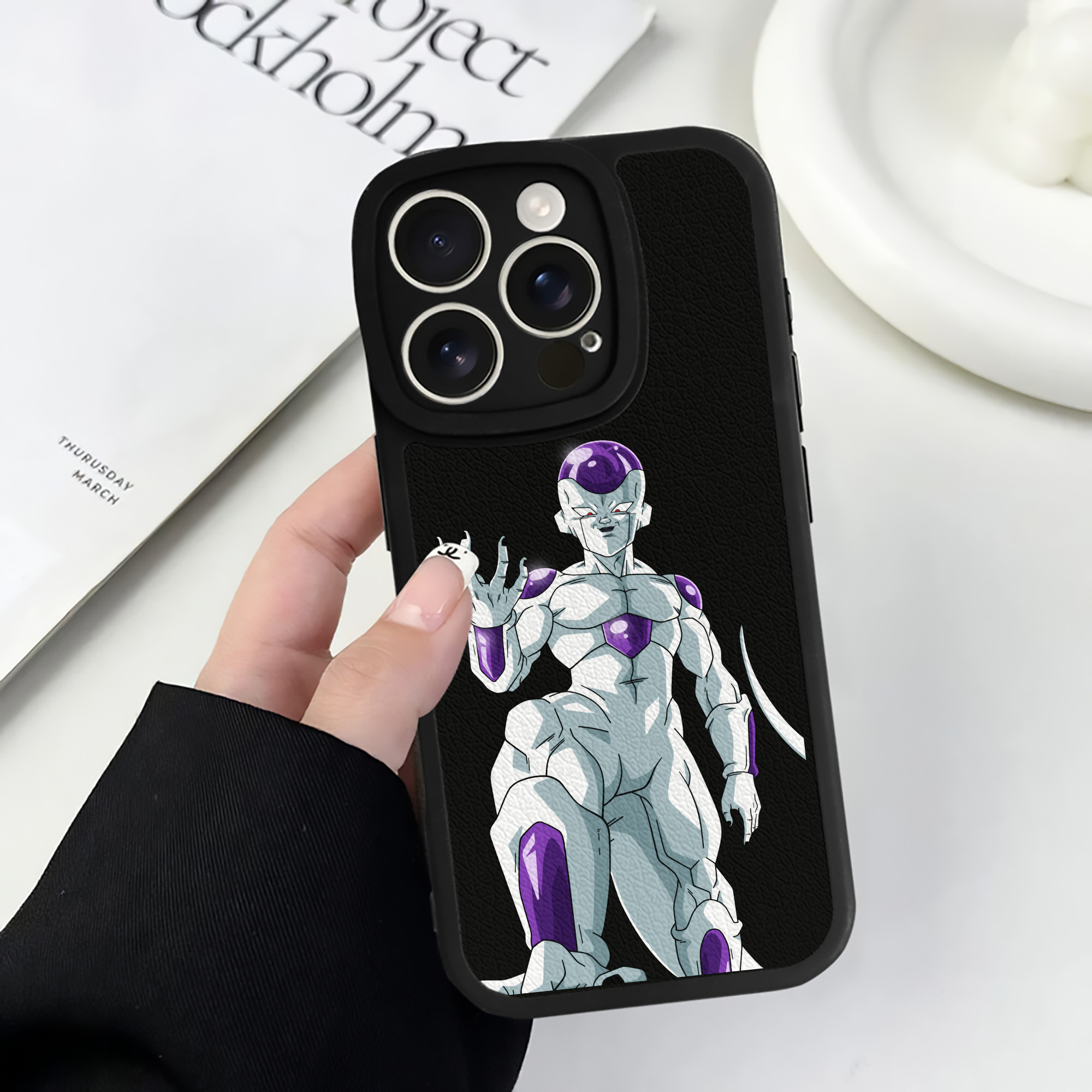 （画像用） ドラゴンボール フリーザ DRAGON BALL Frieza 【iPhone 16シリーズ対応】シリコンスマホケース（レザー調） 材質：シリコン